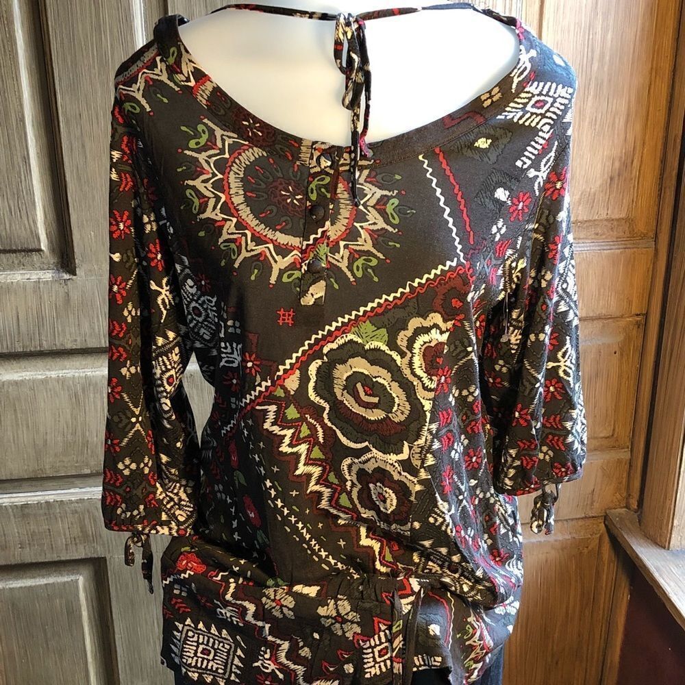 Women’s Blouse - Picture 2 of 5